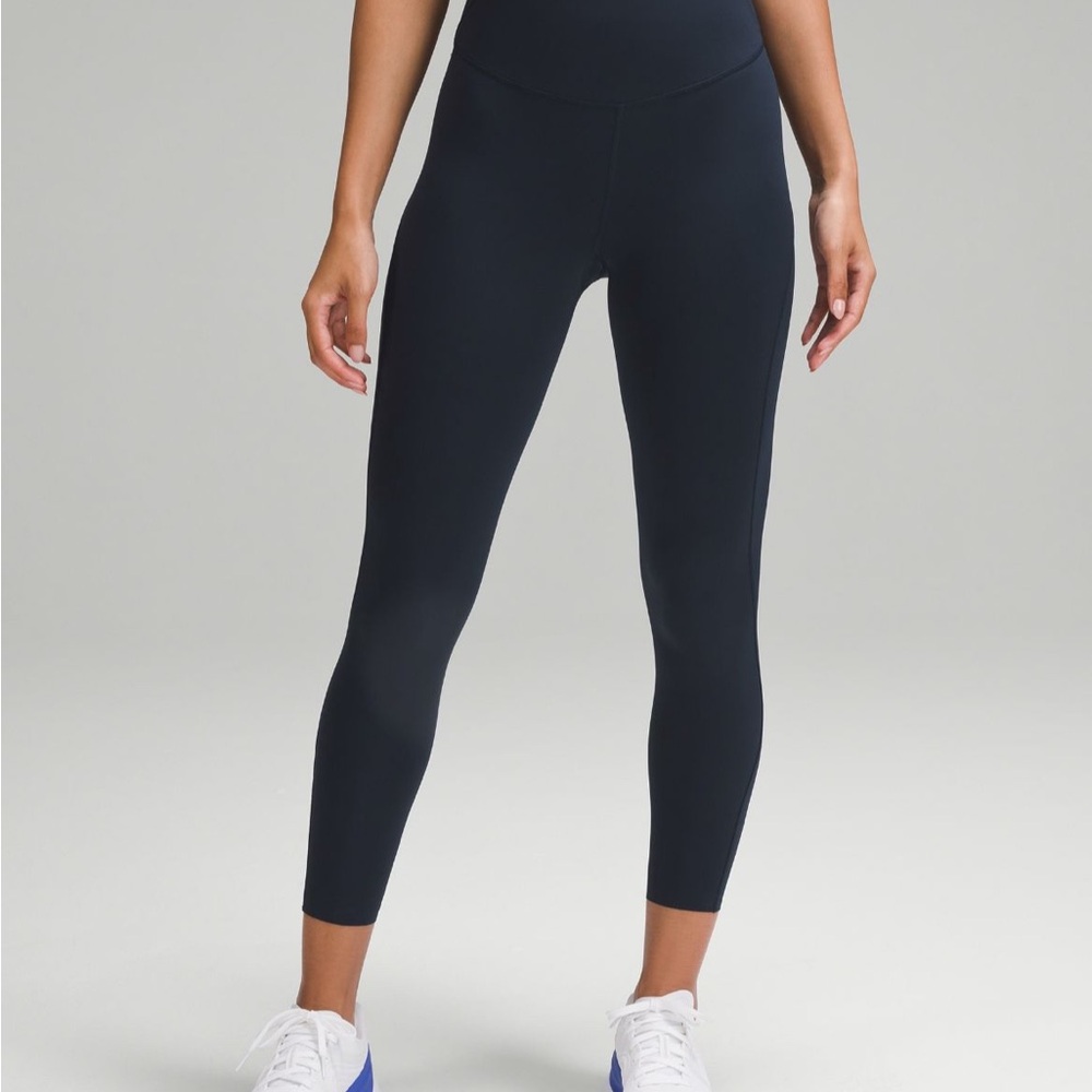 Lululemon Navy High-Waisted Leggings for Performance